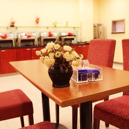 Hanting Express Shanghai Zhabei Park Branch Экстерьер фото